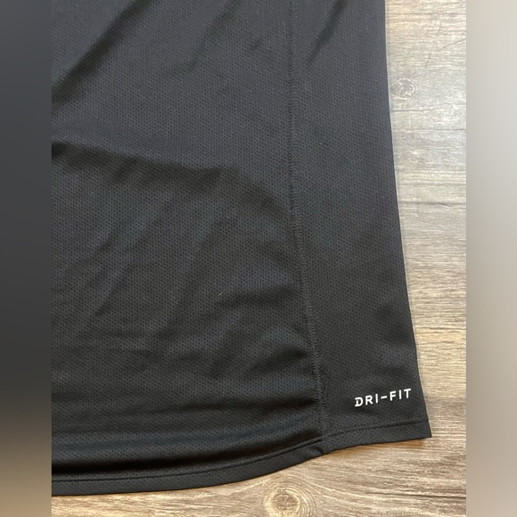 Women’s Size Large. Nike Athletic Dry Fit Short Sleeve Shirt. Black. Euc - Picture 3 of 4